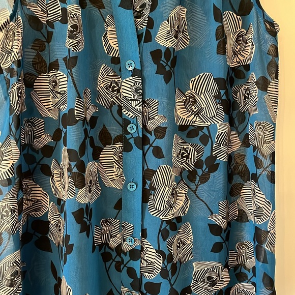 Super Cute Cabi Sleeveless Top - Picture 8 of 8